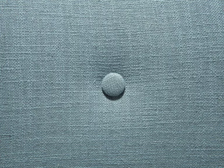 Beliani Sillón Tapizado Con Reposapiés En Azul VEJLE - Imagen 6