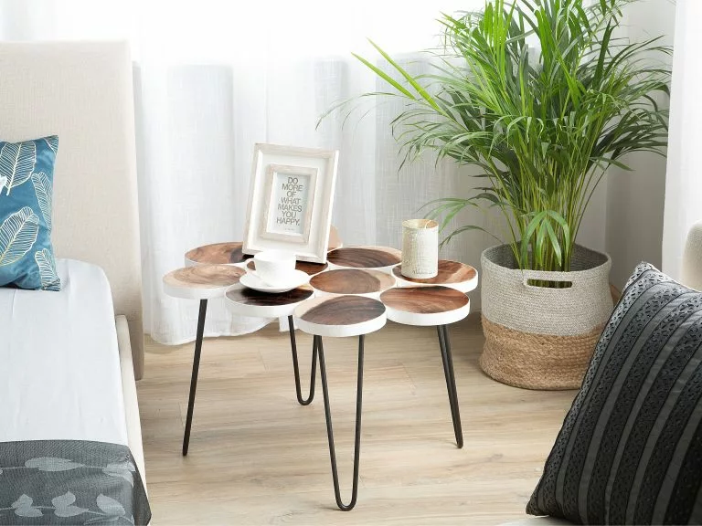 Beliani Mesa Auxiliar De Madera De Suar Blanco/negro 79 X 55 Cm TIJUANA - Imagen 4