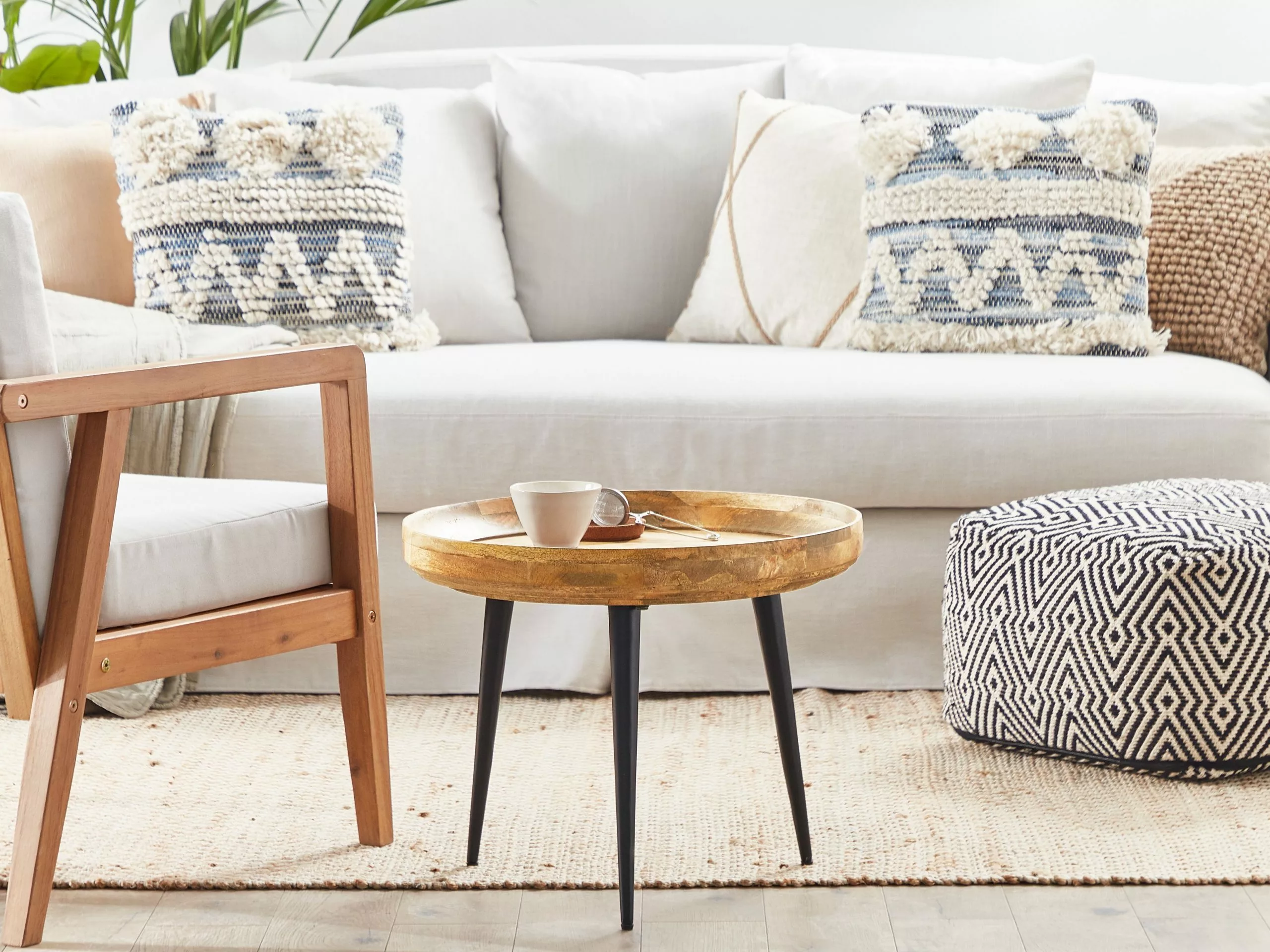 Beliani Mesa De Centro De Madera De Mango Clara/negro ⌀ 49 Cm EDNA - Imagen 2