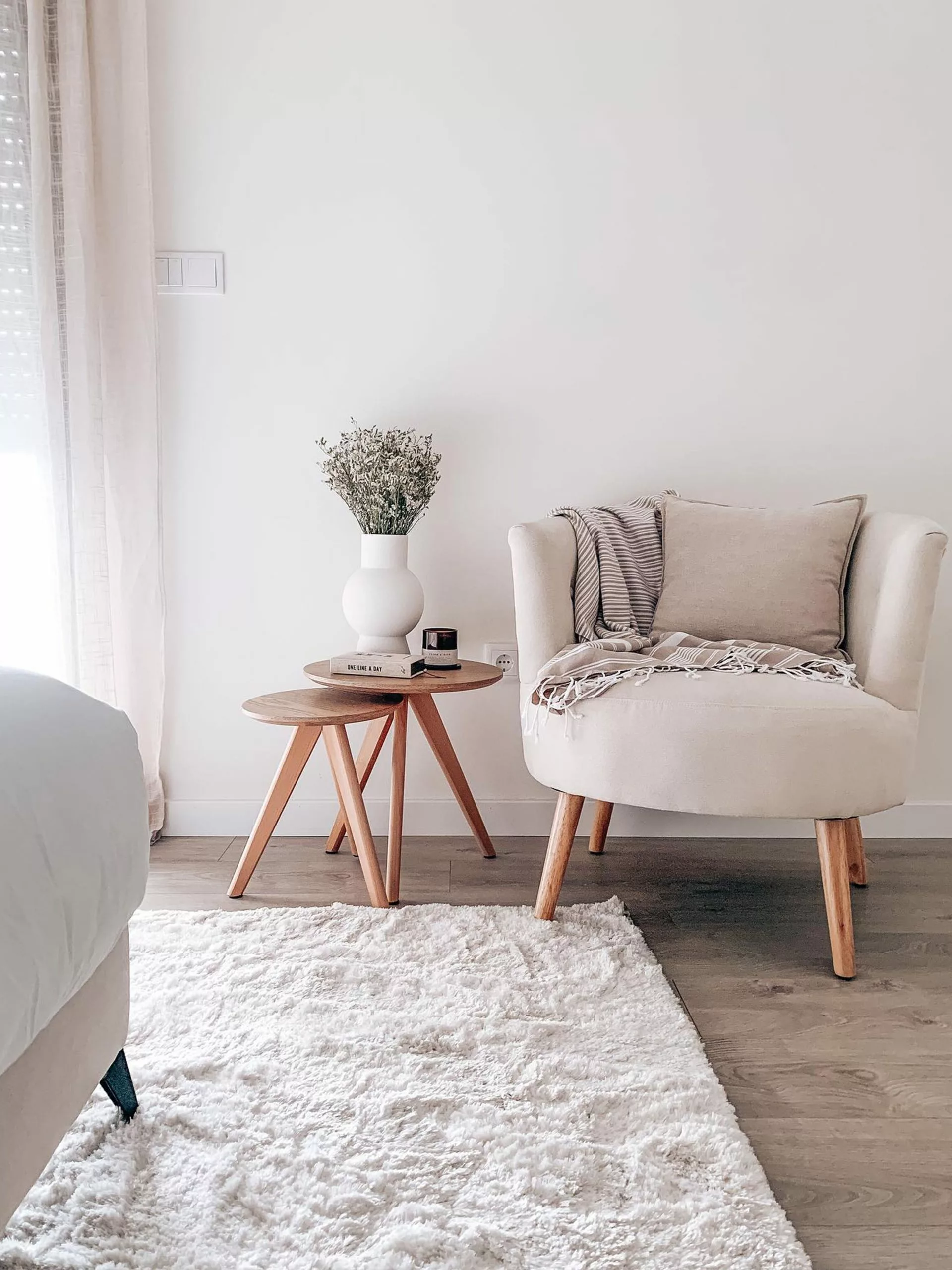 Beliani Sillón Tapizado Blanco Crema ODENZEN - Imagen 4