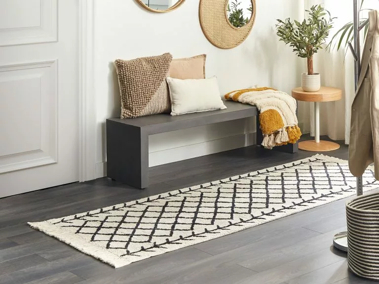 Beliani Mesa De Centro De Madera Maciza Clara/blanco ⌀ 40 Cm OREGON - Imagen 4